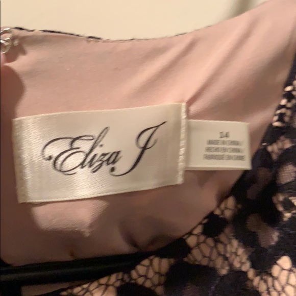 Eliza J “cold shoulder” lace dress w bell sleeves - Picture 4 of 5